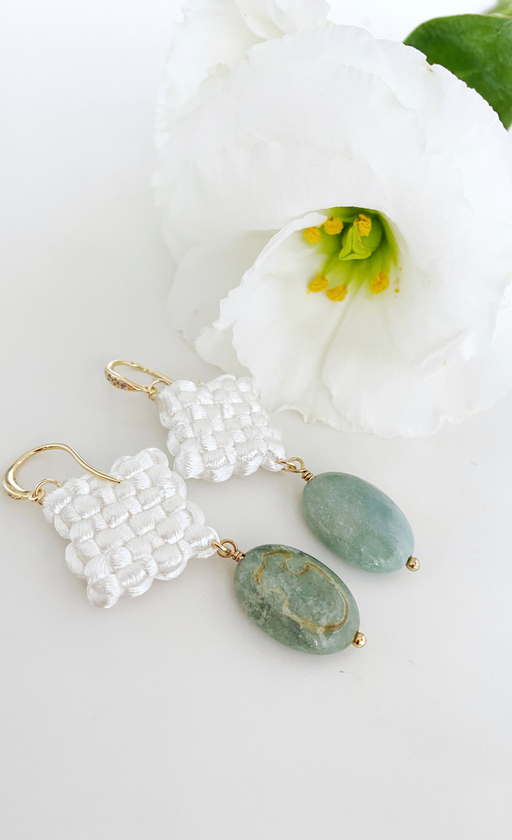 Affinity Knot in White | Indian Agate